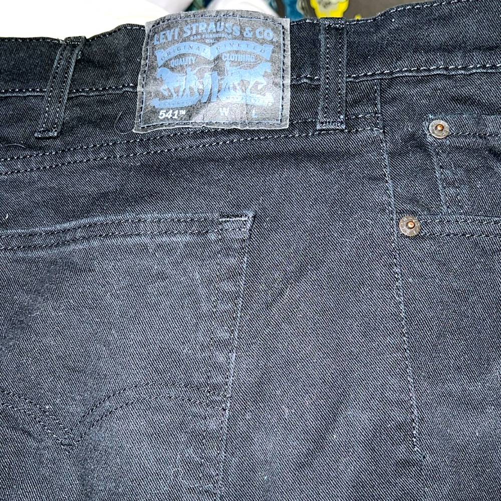 Levi’s 541 men’s 5 pocket black jeans, 44x32" excellent condition.
